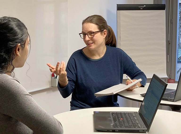 Gabi Sonderegger (rechts) mit Saranka Thangeswaran, CDE