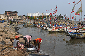 Fishers and fish trader in Ghana. Photo: Vanessa Jaiteh