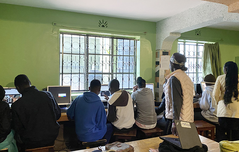 Bottom-up trainings in digital literacy for and by young people from Kibera.